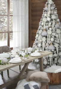 Wnętrze przepełnione magią Świąt – 4 sposoby na wyczarowanie modnej aranżacji fot. Eurofirany (5) Świąteczna aranżacja: 4 sposoby na wyczarowanie modnej aranżacji na Święta